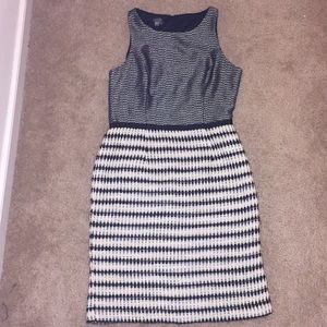 Textured shift dress. Navy, green, and white.